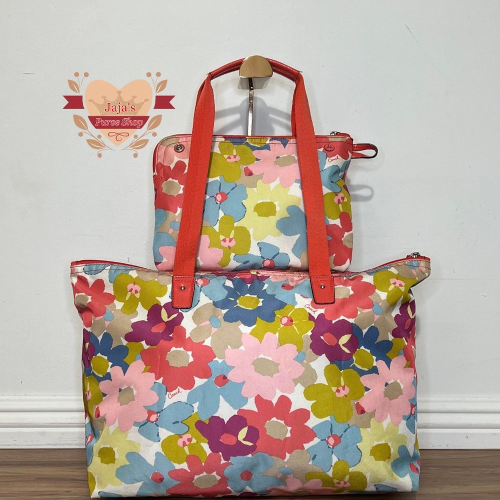 ❤️❤️❤️❤️SOLD❤️❤️❤️❤️Coach Floral Fabric-Nylon Bag & Snap Pouch🧡 - Picture 3 of 17